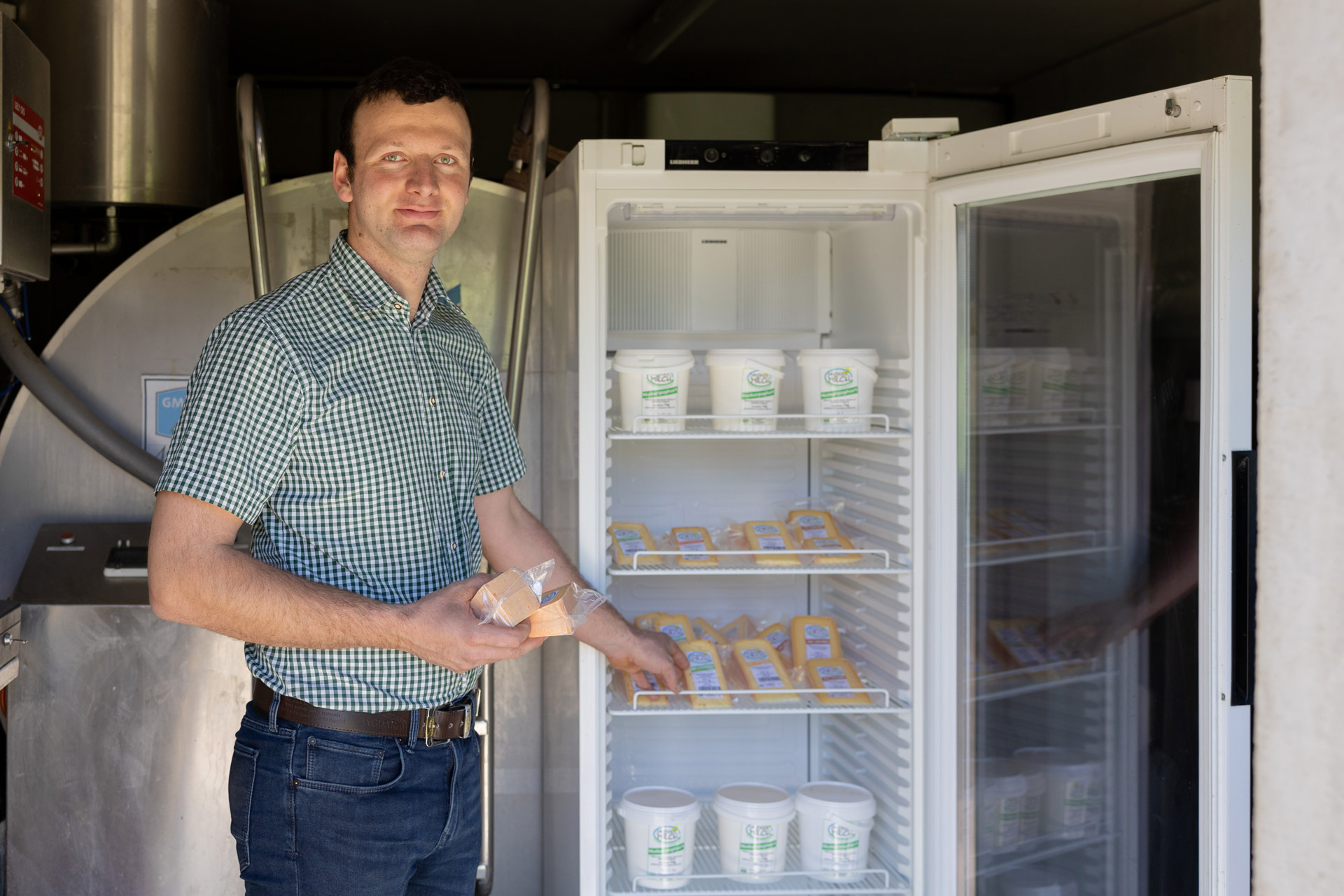 SB Verkauf Selbstbedienung Kühlschrank Familie der Grabmayr Prambachkirchen - Unsere Milch